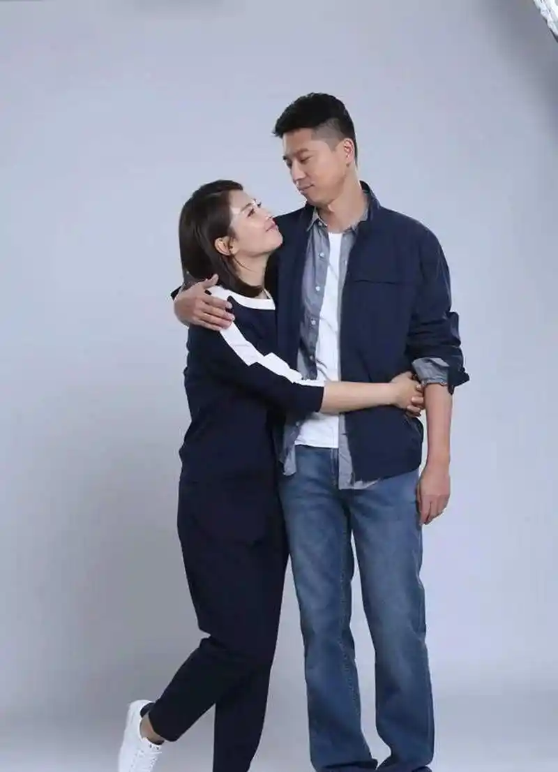 刘涛好身材藏不住!运动装难掩丰腴身姿,被王雷后背抱羞到没眼看!