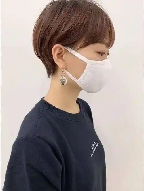 35款露耳超短发