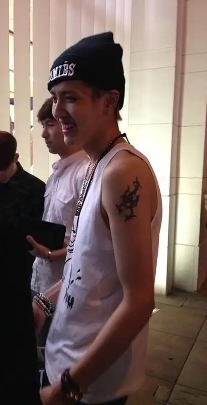 exo队员吴亦凡手臂蝎子图腾刺青(3) - 纹身秀