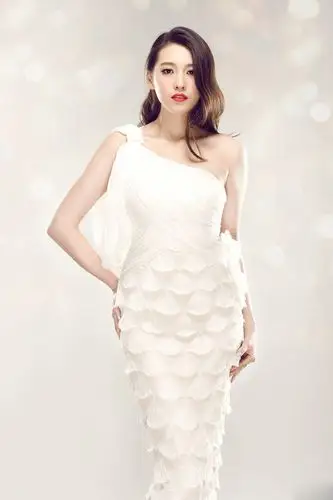 宁丹琳白裙红唇迷人时尚写真