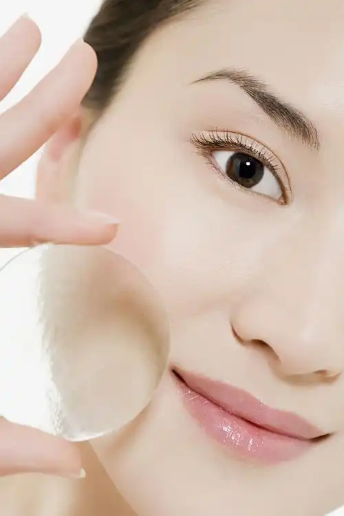 肌肤美白的美女面部高清图片图片[高清图片,jpg格式]