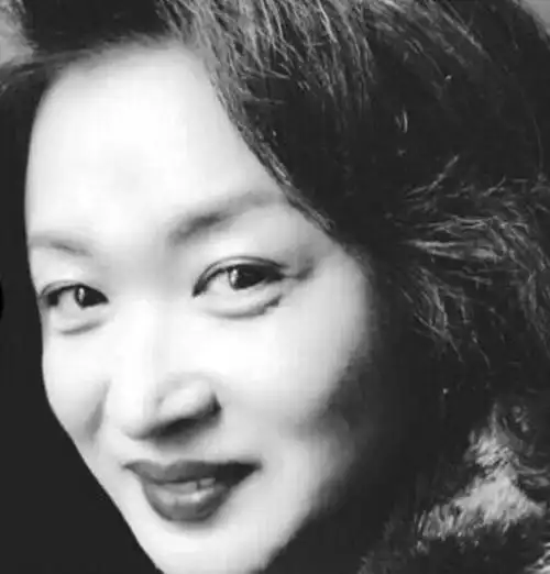 金星发旧照祝大家女神节快乐回顾其经历网友称她为励志典范