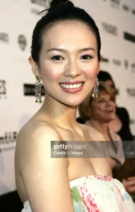 章子怡将参加戛纳红毯?《酱园弄》入围单元,网友:穿这