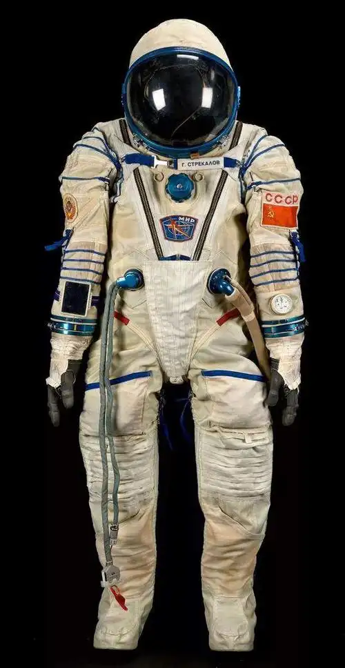 1973-索科尔宇航服 自1973年以来,俄罗斯宇航员(苏联)就开始配备