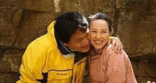 女明星下嫁穷小子,瞒着父母裸婚连生三子,如今穷小子成了大导演?