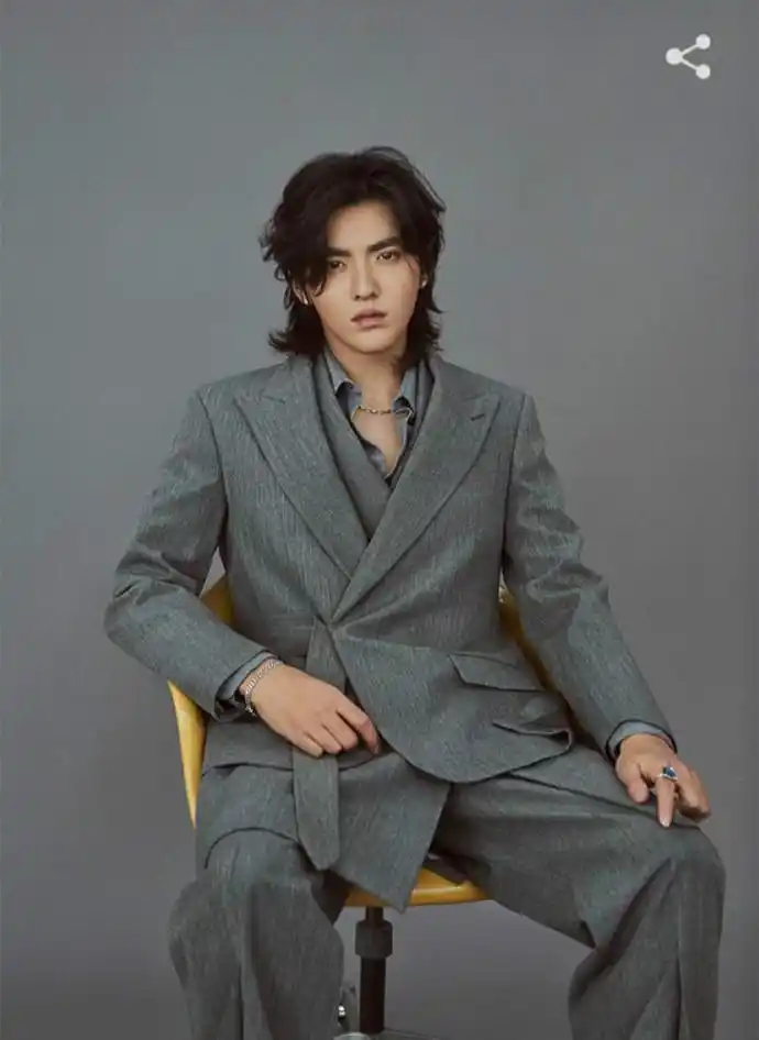 吴亦凡长发潇洒随性表现力足