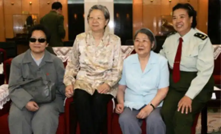 李敏,李讷,刘思齐,邵华四姐妹感情非常亲密,曾共同为岸青庆生