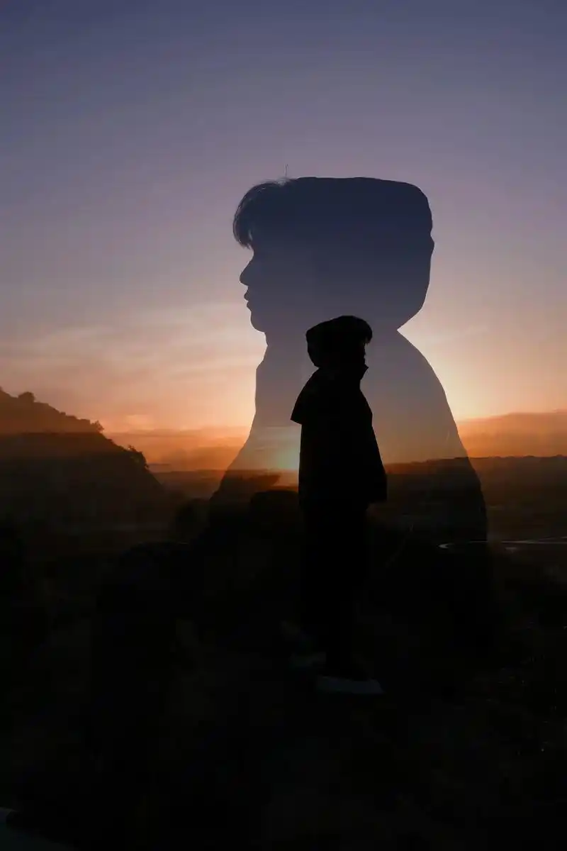 第一次拍逆光人像,你们觉得如何#二次曝光#晚霞#摄影师日常 - 抖音