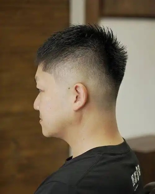 两侧铲短男发,让你帅出新高度,清爽利落还时尚