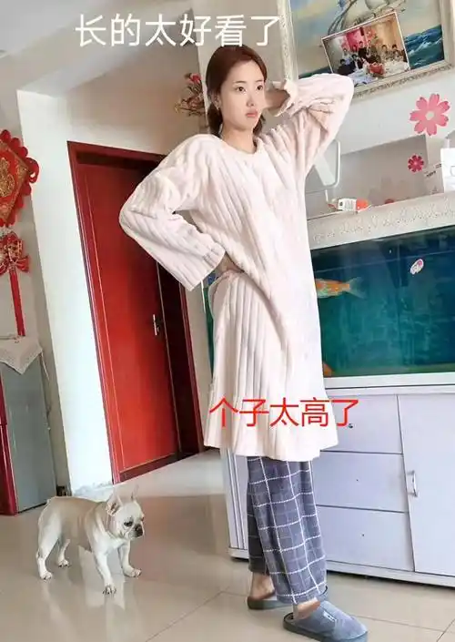 到学校一看,有的女生十二三岁,就已经有一米七左右的身高,要不是脸上