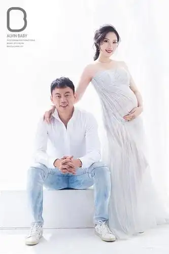 孕后身材仍极品 七夕称老公是大宝贝