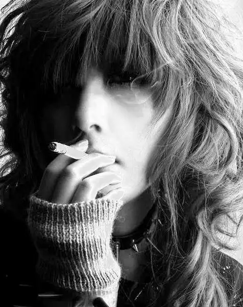 抽烟纹身霸气女头像超个性的欧美女抽烟头像图片很有味道的抽烟的女人