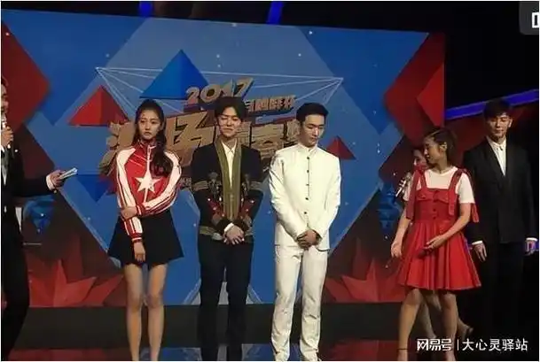 事实证明和鹿晗挺过七年之痒的关晓彤已经走上了另一条道路