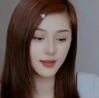 16岁的#范冰冰 带着婴儿肥,既清纯又艳丽,太美了