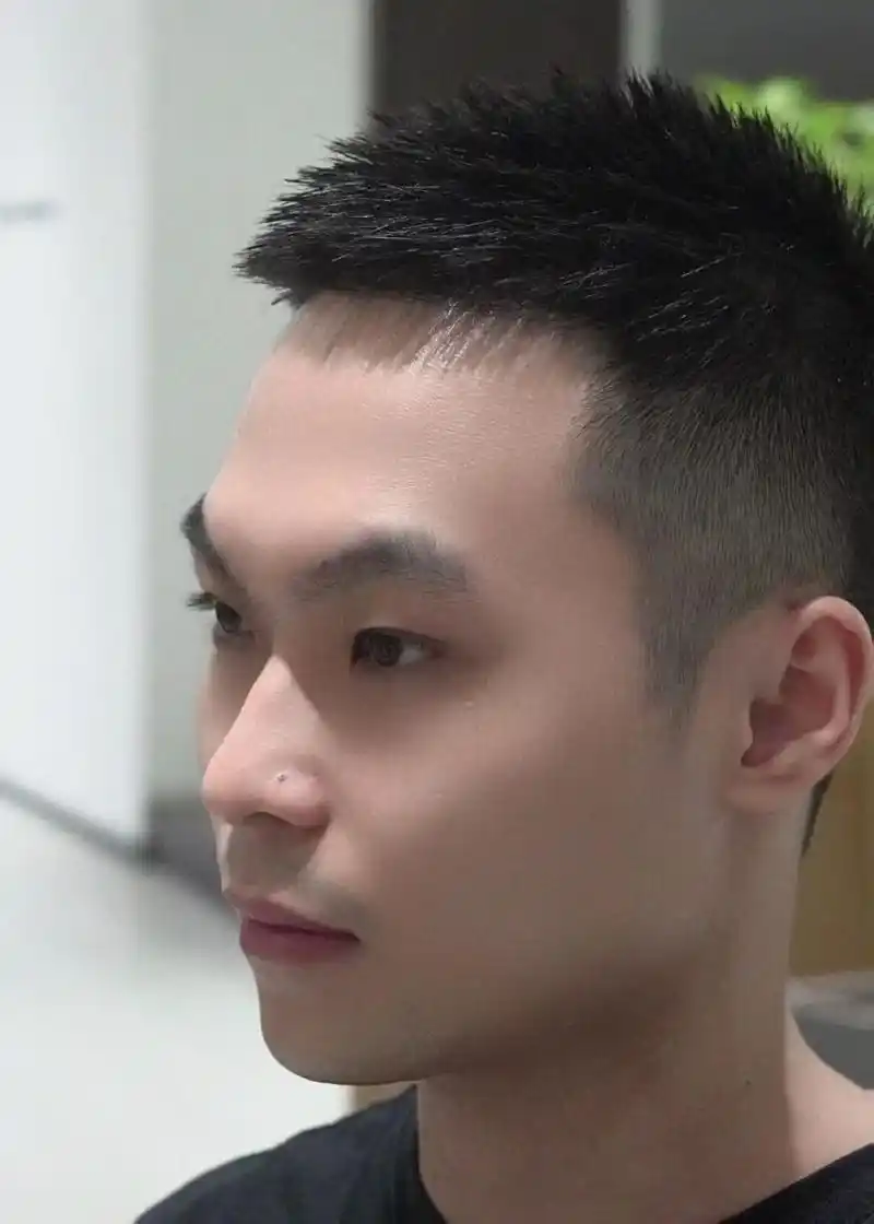 长款寸头,硬而不僵 干净,整洁的长寸头     梵古造型