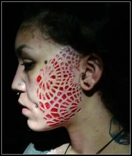 恐怖另类的割肉肉雕纹身