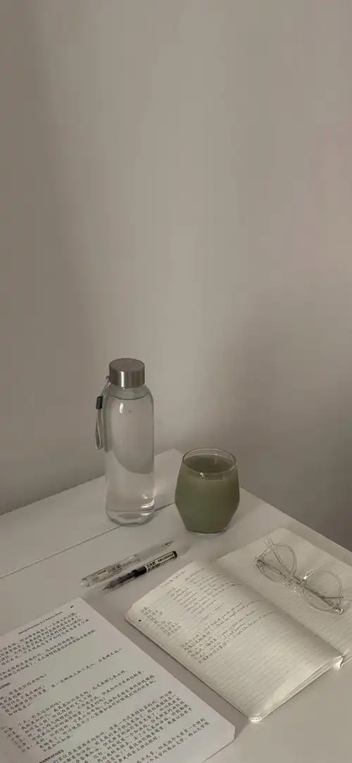 白色简约壁纸朋友圈背景图