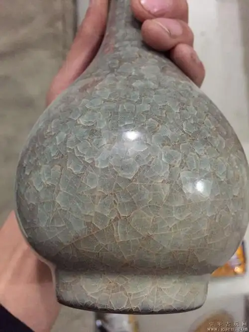 宋官窑冰裂纹玉壶春瓶