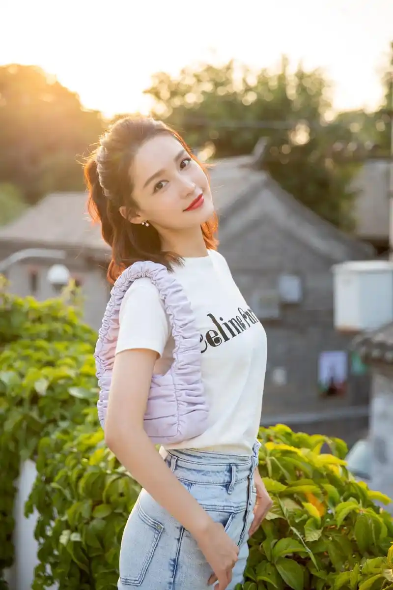 李沁温柔甜美图集