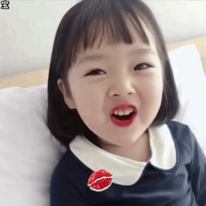 权律二日常臭美动图系列_权律二表情今天也是个精致的猪猪女孩 -ㄈ