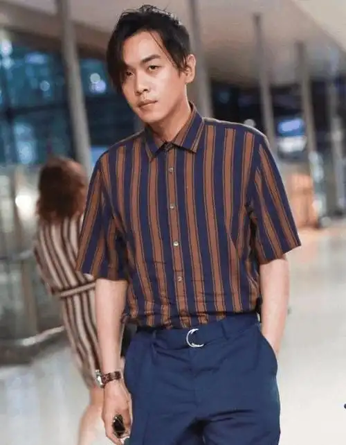 张若昀离开了精修真的吃藕 颜值起起伏伏不抗造