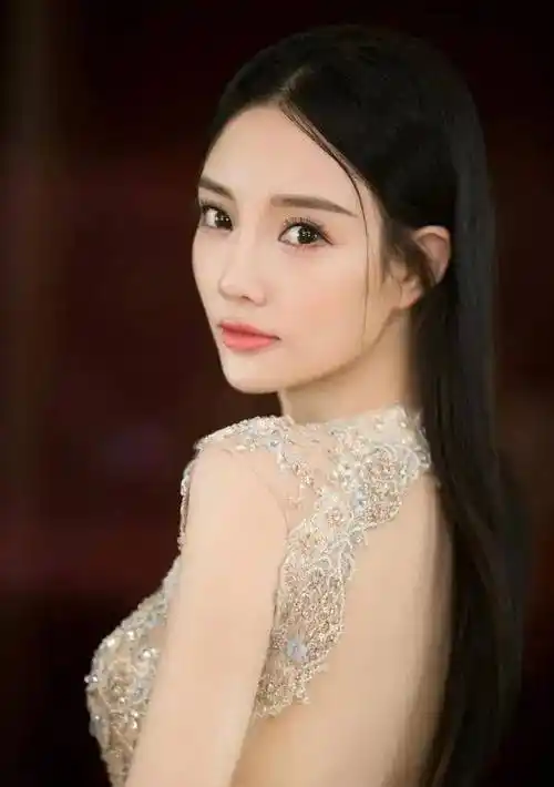 李小璐复出,网友热议:道德问题真的能被时间冲淡吗?_职业_明星_形象