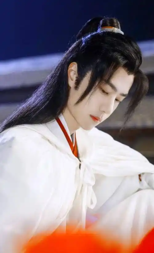 原创王一博新剧黄埔头造型引热议油头发型凸显敬业精神