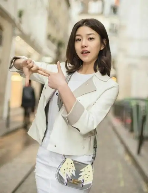 36岁陈妍希晒健身照,马甲线清晰可见,网友:我的初恋又回来了|陈晓