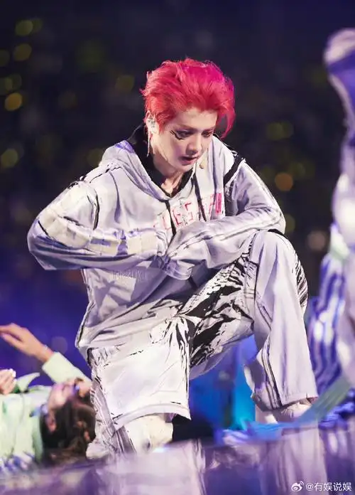 鹿晗50天肌肉变化#肉眼可见的变壮了 ,身材管理真的绝,这身材谁夏慕