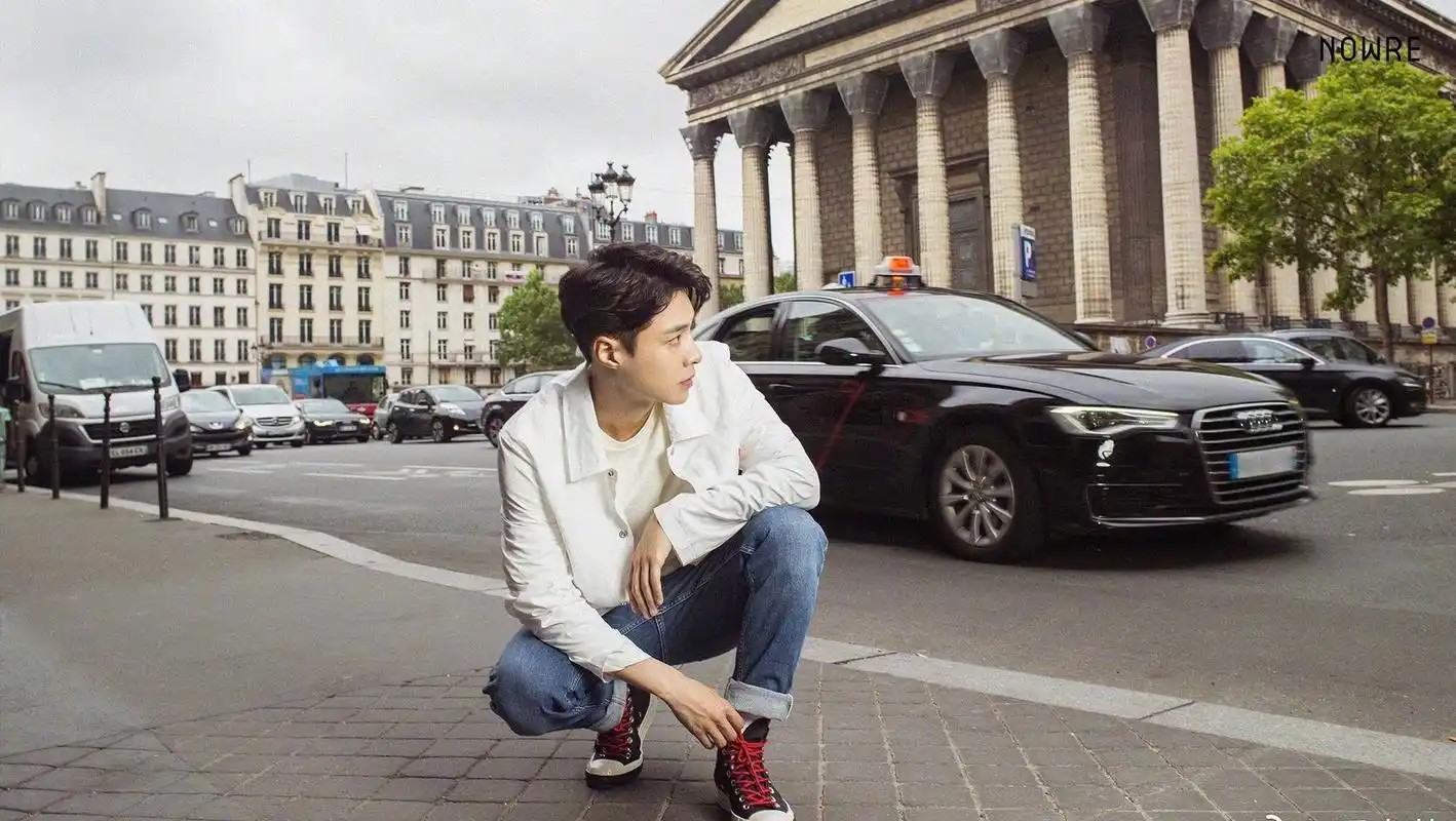 张艺兴巴黎街拍太帅了