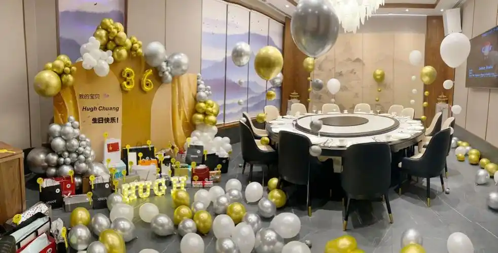 多伦多气球94| 金色生日包厢布置