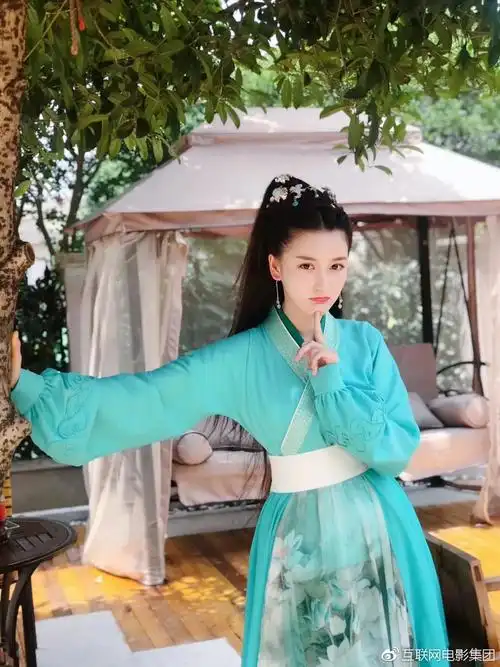 67别矜(文梦洋饰)妖媚性感,一袭粉色纱裙大展曼妙身段.