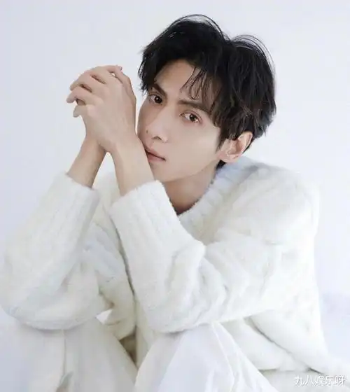 罗云熙新剧又被吐槽粉丝怒怼造型师整个人宽了3倍