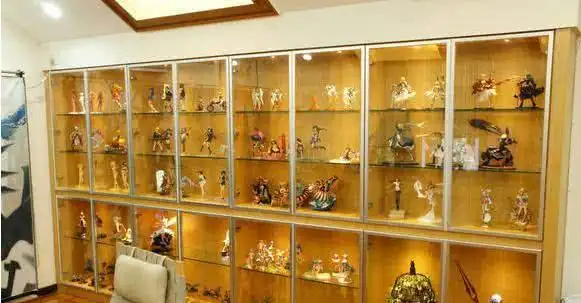 日本小哥嗮出地震后的"手办墙",网友:隔着屏幕都能感受辛酸!