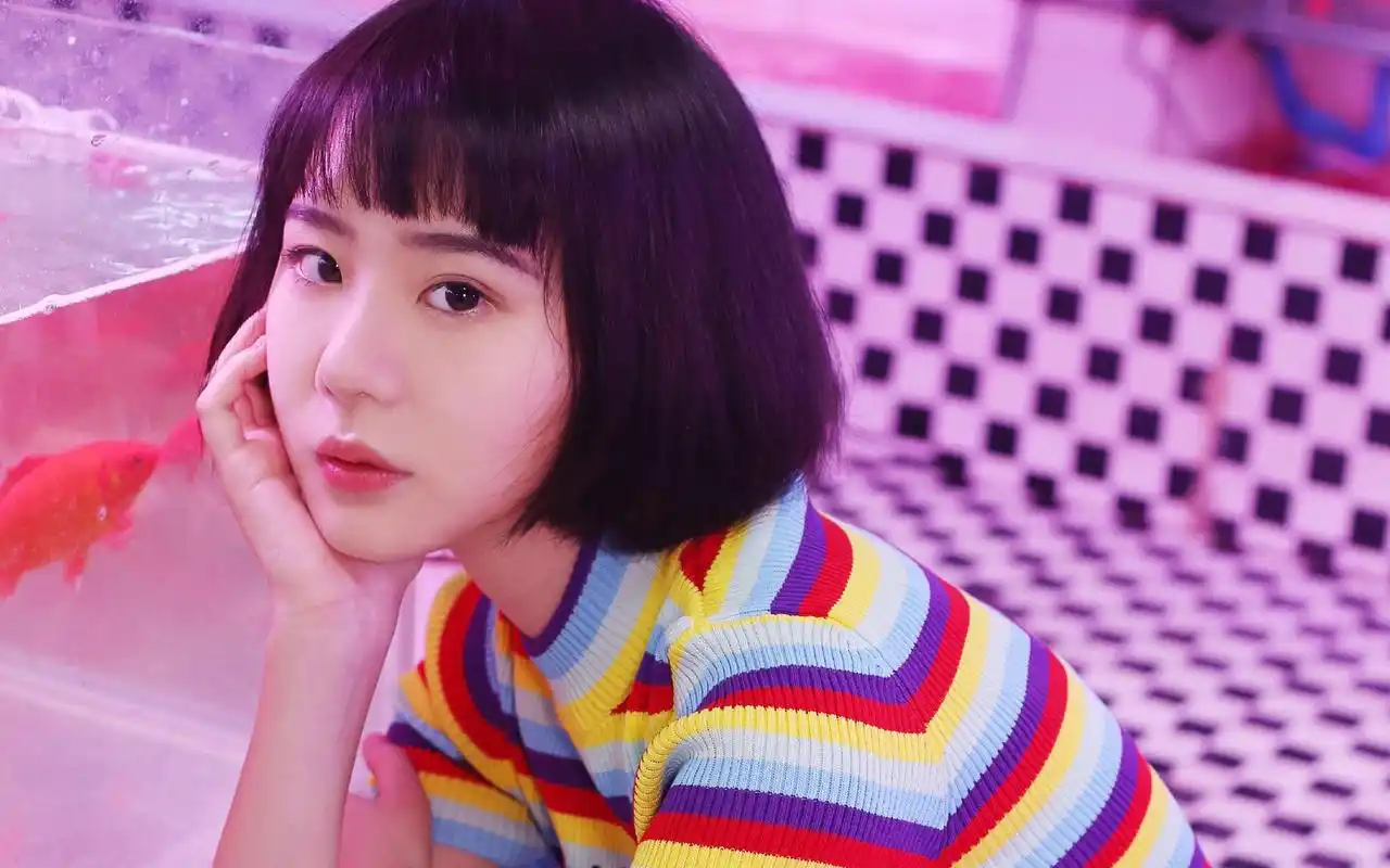 清纯元气美少女唯美高清桌面壁纸