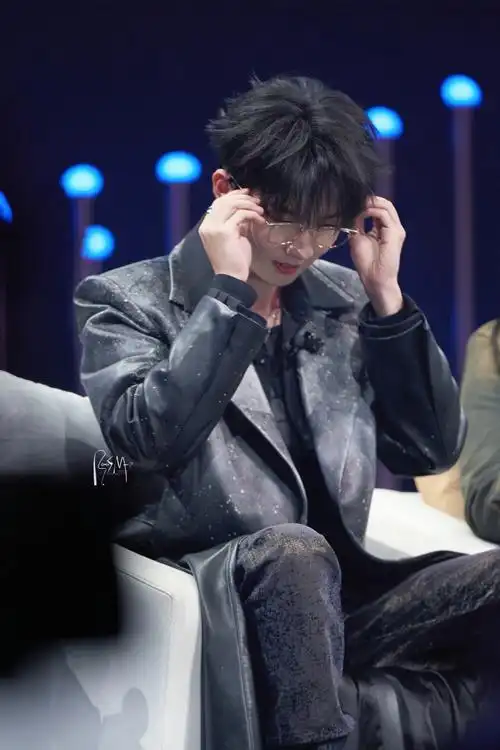 05 马嘉祺-我们的歌5>马嘉祺照片马嘉祺风衣@时代少年团队长-马嘉祺