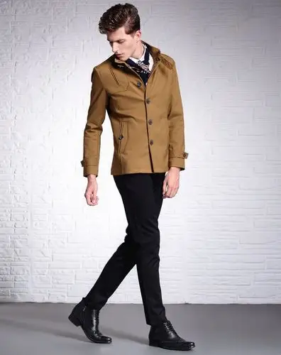 男款驼色立领修身短风衣