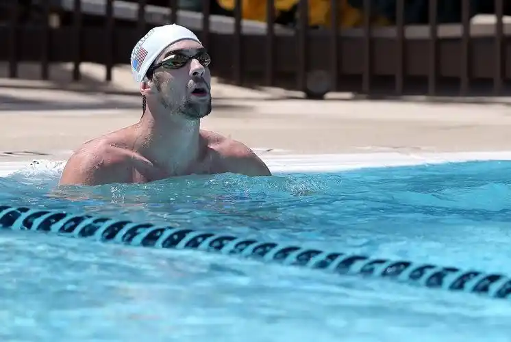 菲尔普斯复出首战 身形矫健霸气不减