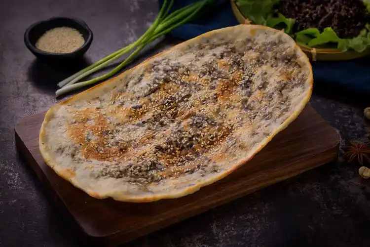 p data-id="gnx85vjsk8">公安锅盔是湖北省荆州市公安县的一种地方