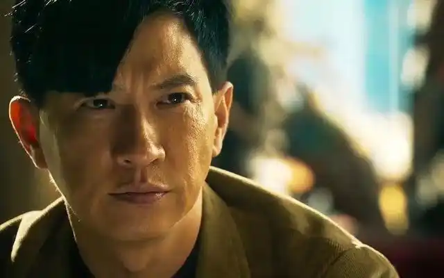 港风不好搭?学52岁的张家辉,梳成一款斜偏分发型,也很有精气神