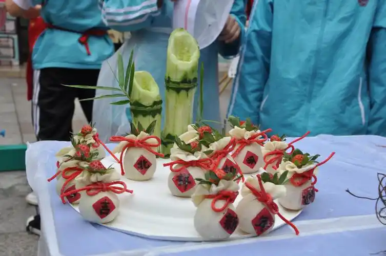 生活小达人 快乐小厨星——小学部举行包饺子比赛 - 新闻资讯 - 北京