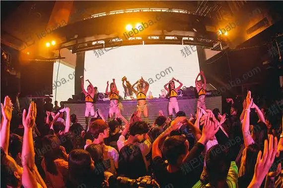 西安范特西酒吧偶遇王思聪想不到是这待遇百大dj