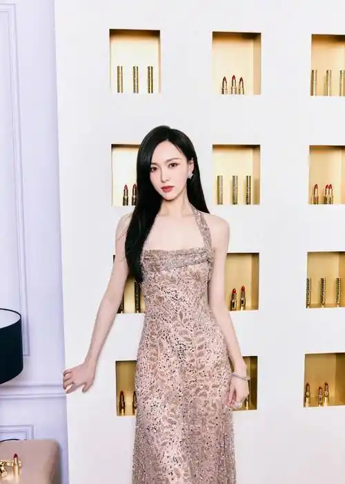 唐嫣这次礼服太美了,戛纳电影节美出天际!