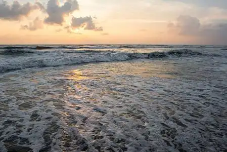 波涛汹涌海景图片