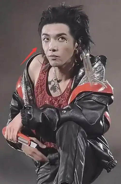 华晨宇演唱会上哈欠连天,造型奇特,网友评价不佳|唱片|古典乐|填词人