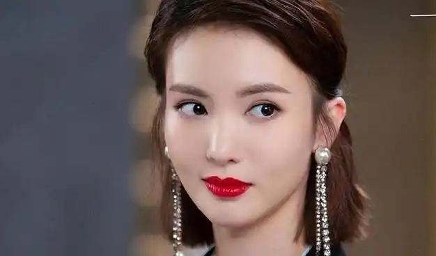 金晨回应恋情传闻与胡夏只是朋友否认暗恋传闻