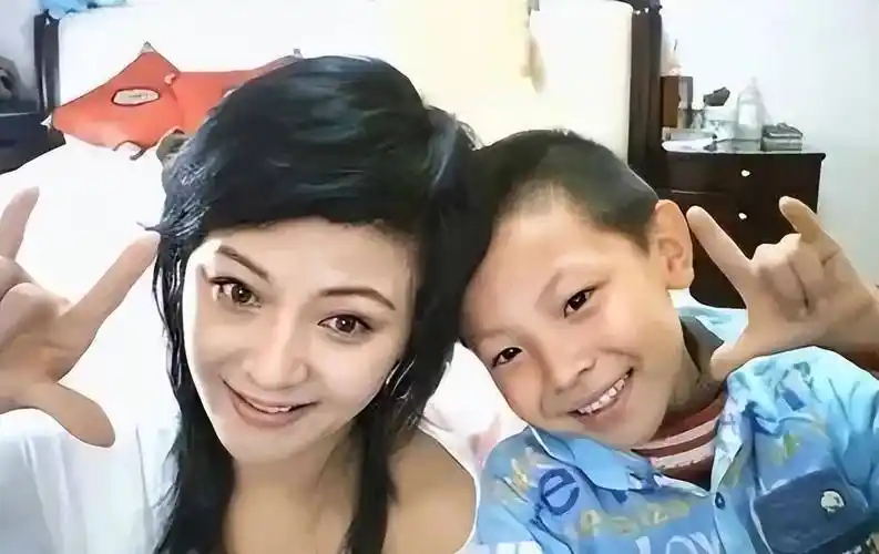 那英:为爱生下一子,分手后带儿子嫁给男闺蜜,如今生活让人羡慕_孟桐