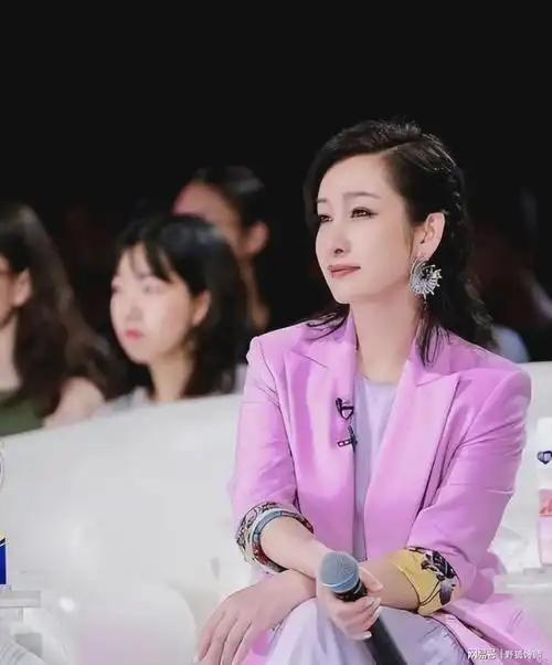 秦海璐真敢说三十岁没结婚没关系这是对婚姻观念的大胆挑战