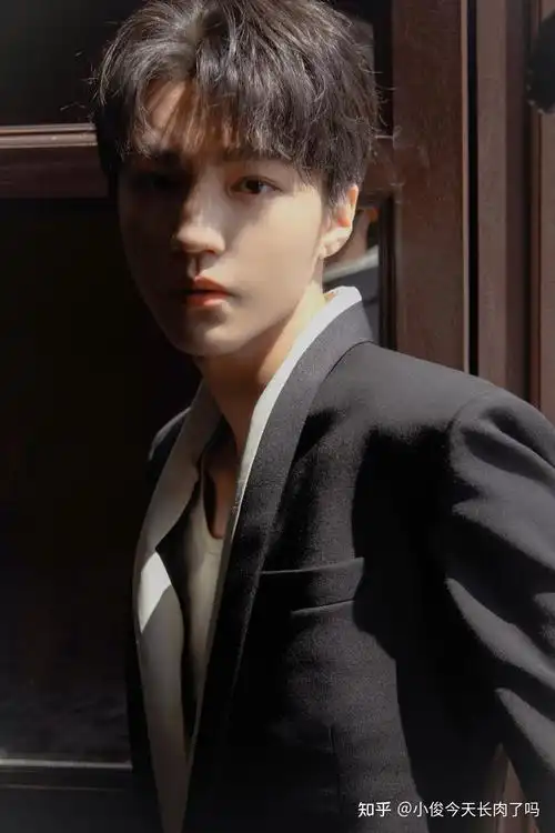 大家有没有tfboys的绝美神图,单人也可? - 知乎