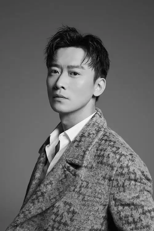 郑奇极简黑白风大片曝光 时尚简约彰显绅士沉稳